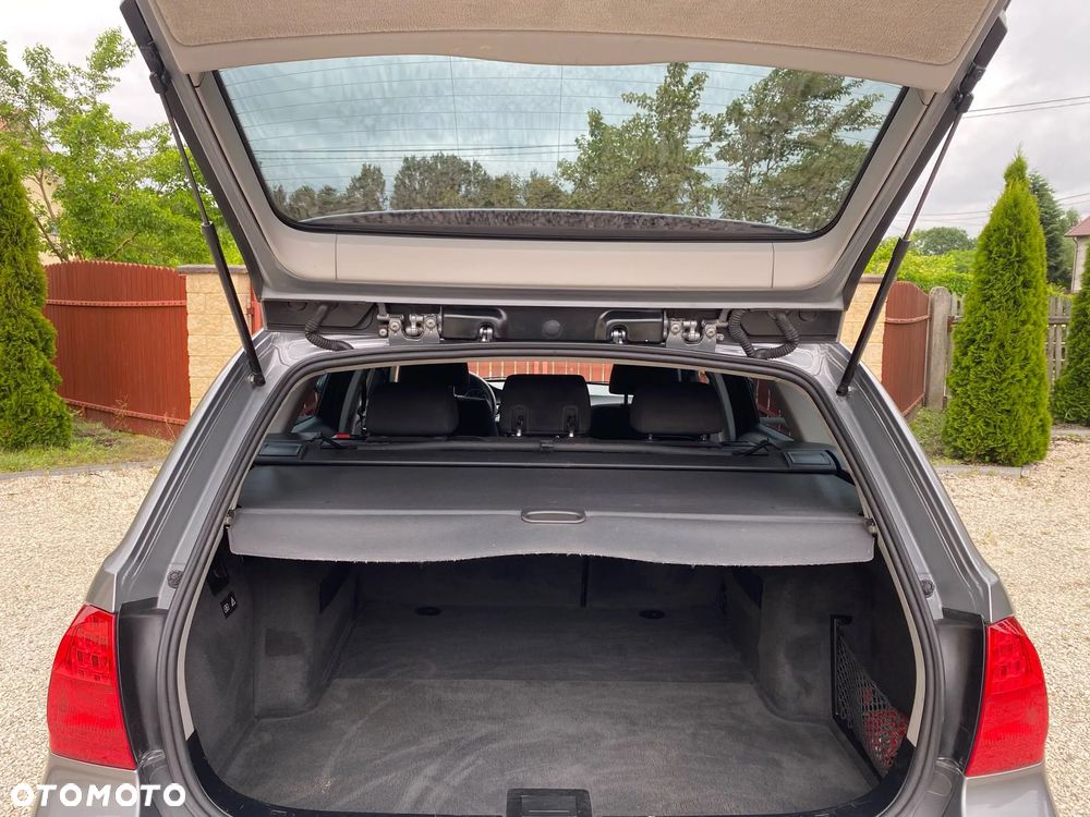 BMW Seria 3 318i - 24