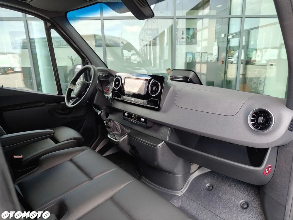 Mercedes-Benz Sprinter - 10