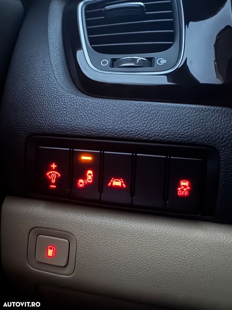Kia Carnival - 24