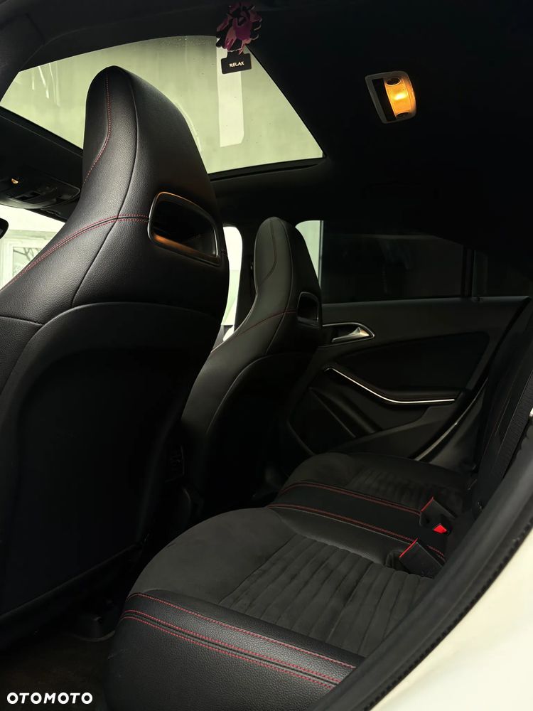Mercedes-Benz CLA 250 4-Matic AMG Line - 16