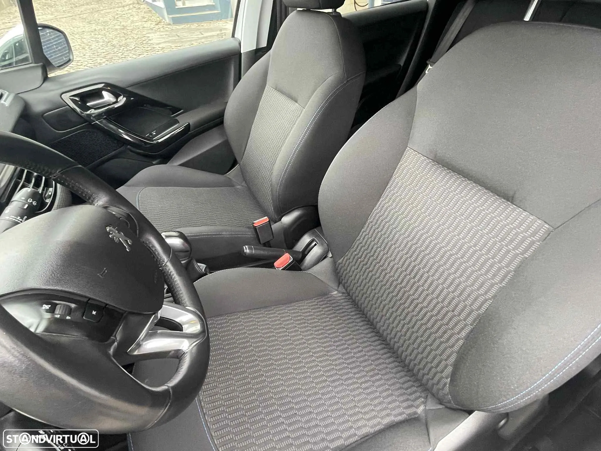 Peugeot 208 1.2 PureTech Style - 11