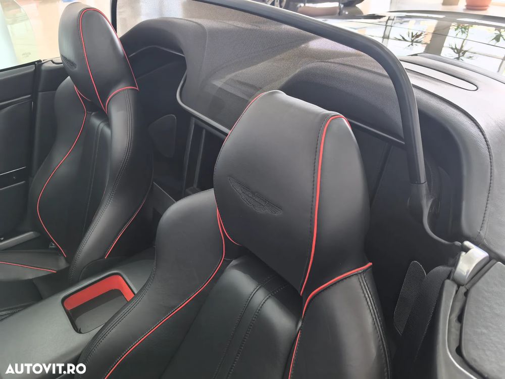 Aston Martin V8 Vantage S - 32