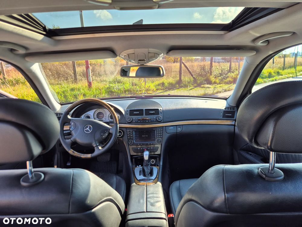 Mercedes-Benz E-Class 2004 photo 5