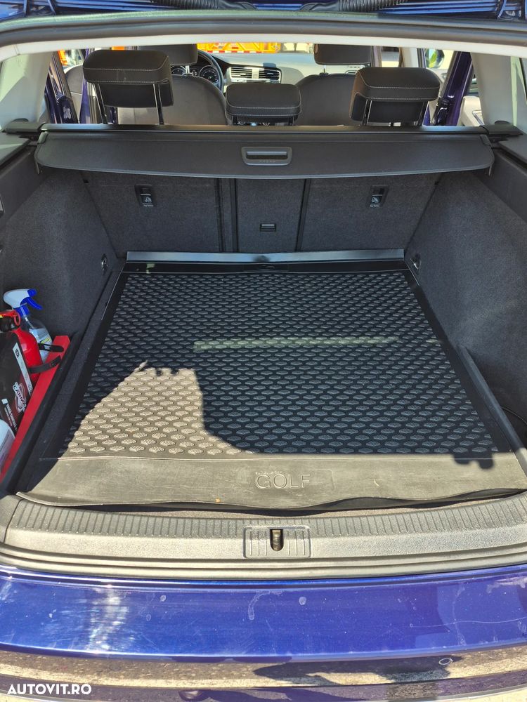 Volkswagen Golf - 10