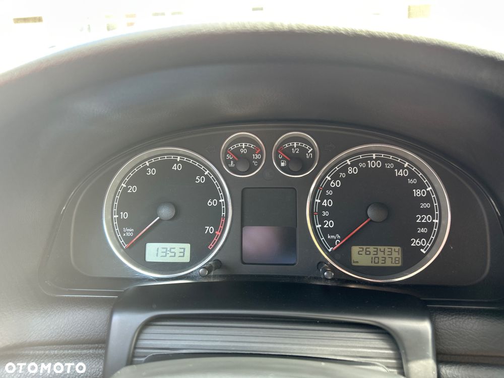 Volkswagen Passat 1.6 Comfortline - 10
