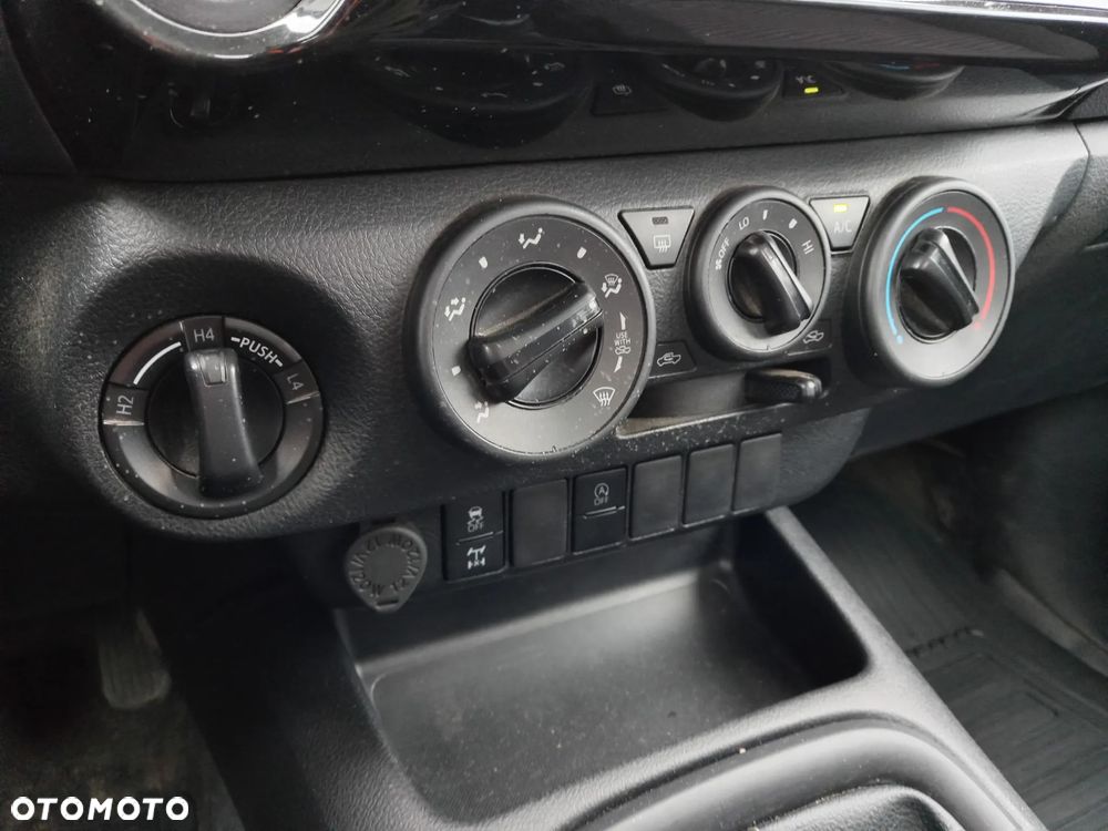 Toyota Hilux - 8