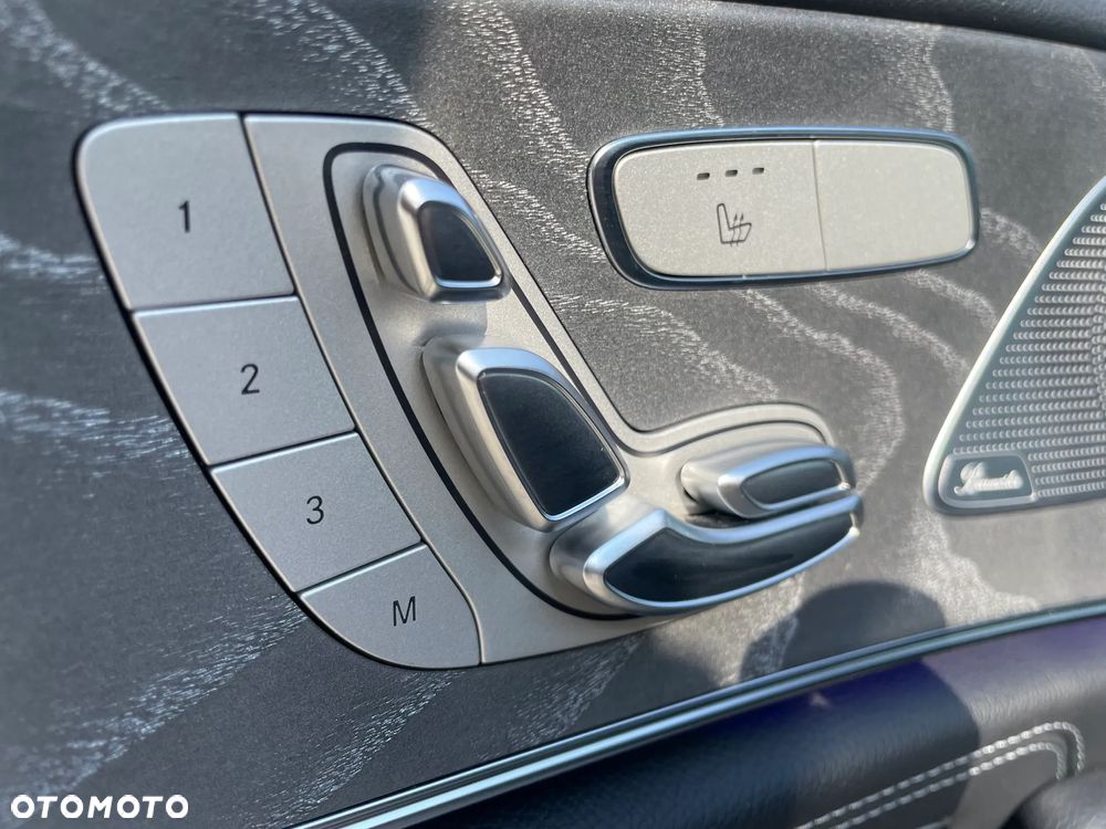 Mercedes-Benz CLS 300 d 4-Matic AMG - 34