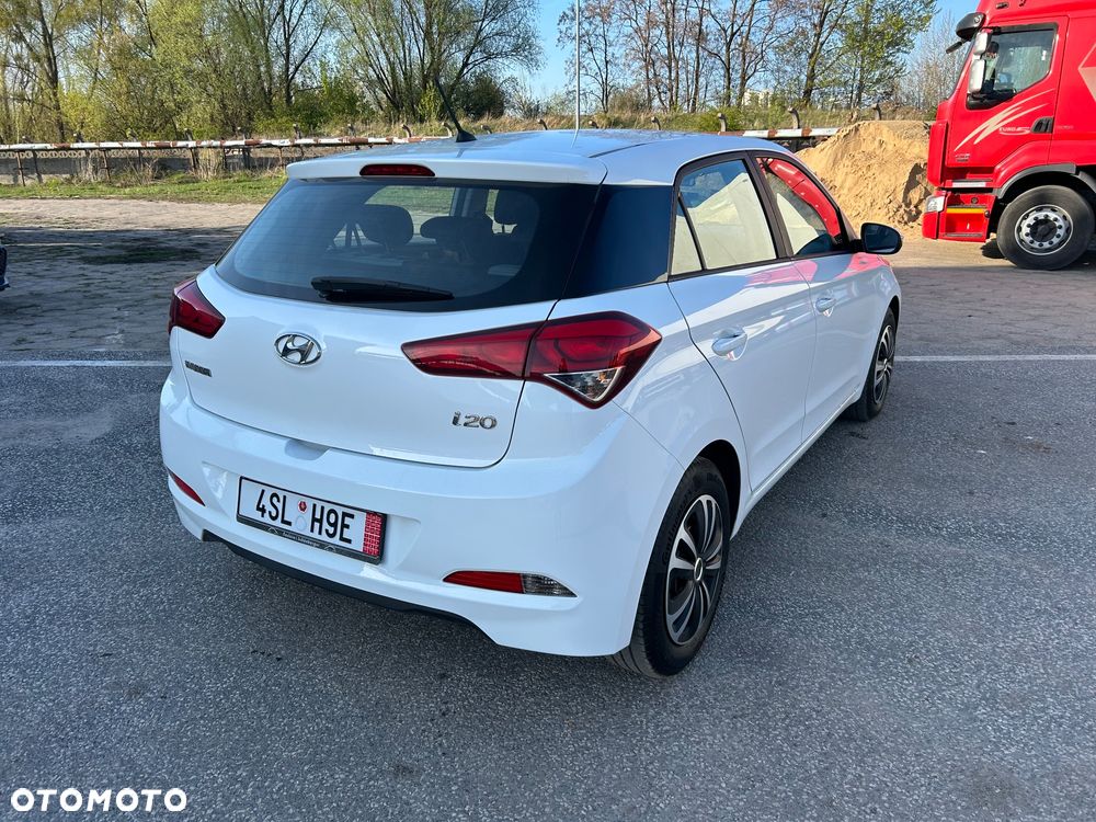 Hyundai i20 blue 1.2 - 10