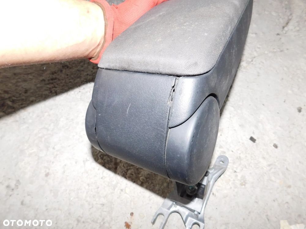 podłokietnik AUDI A4 B6 B7 zamek klapka stelaż ORYGINAŁ GRANAT - 8