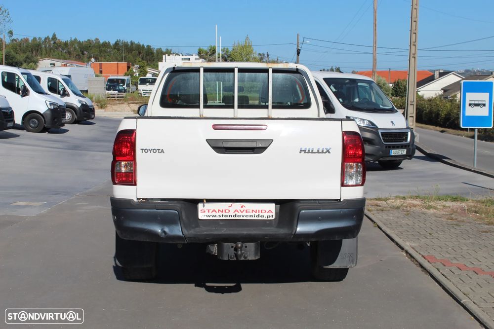 Toyota Hilux 2.4 D-4D 4WD CD CM - 6