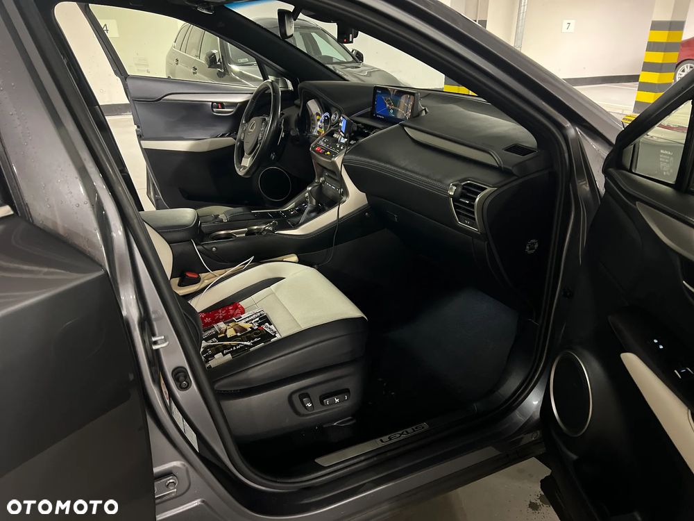 Lexus NX 300h F Sport AWD - 38