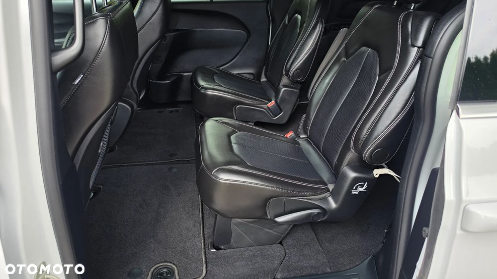 Chrysler Pacifica - 14