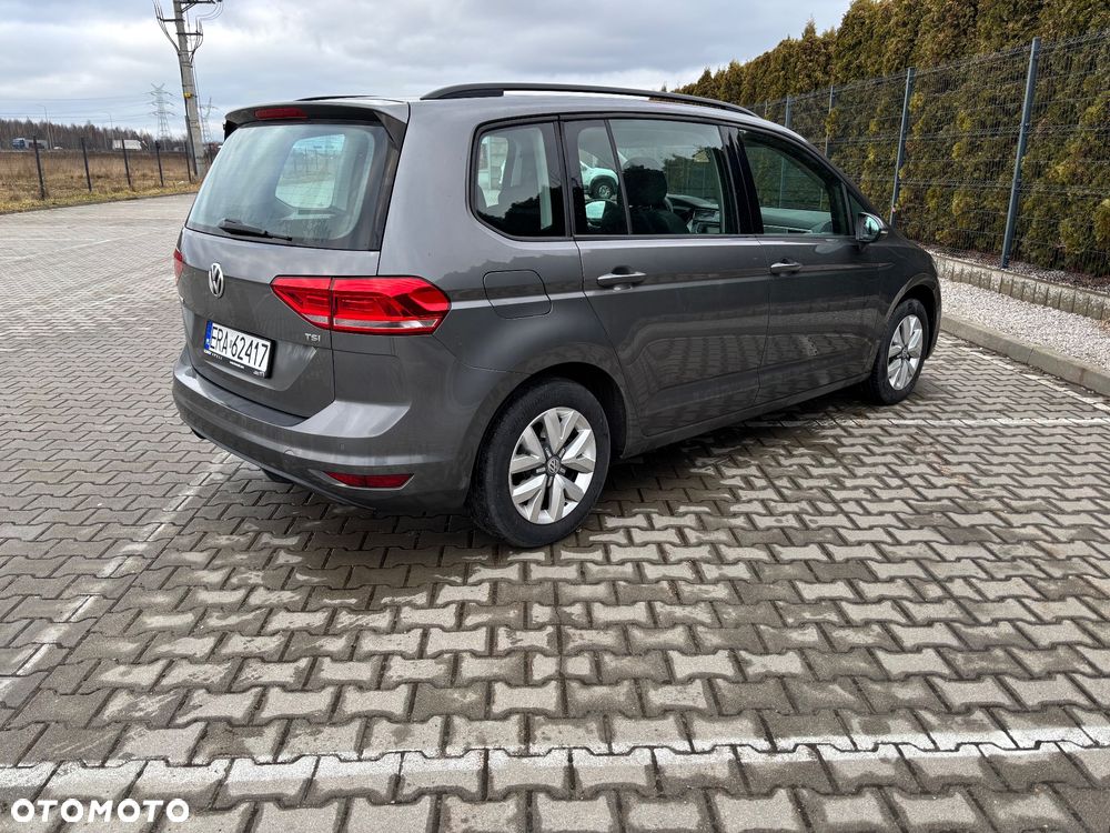 Volkswagen Touran - 4