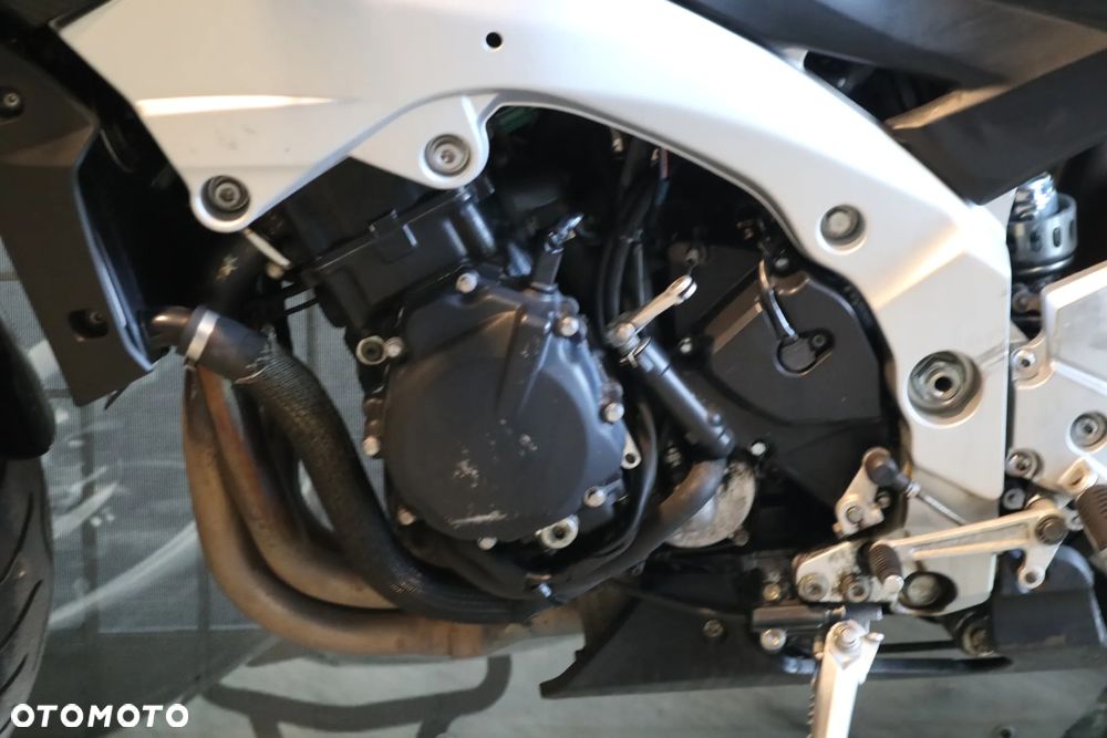 Suzuki GSR - 6
