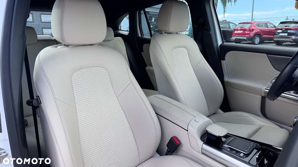 Mercedes-Benz GLA - 20