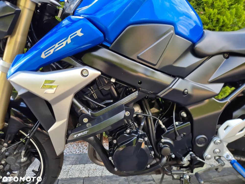 Suzuki GSR - 9