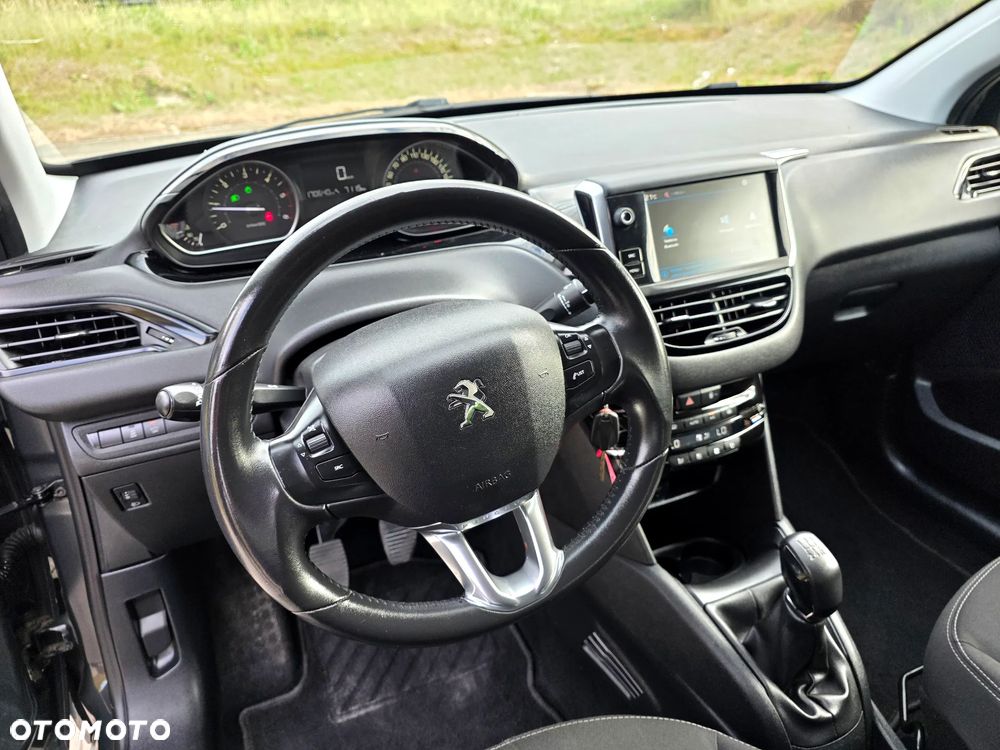 Peugeot 208 - 15
