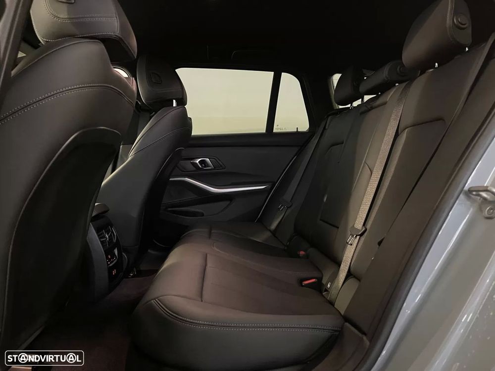 BMW 320 e Pack Desportivo M Auto - 13