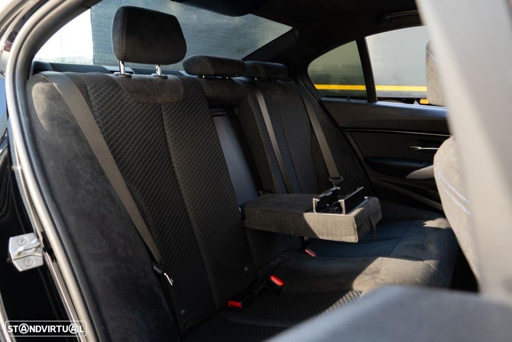 BMW 330 e iPerformance Pack M - 36