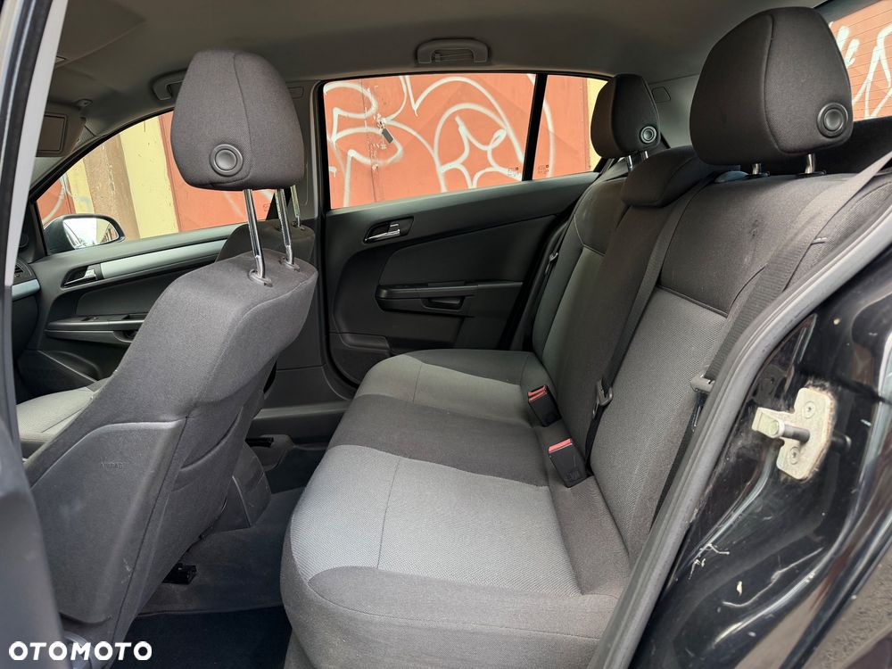 Opel Astra 1.6 NAVI - 26