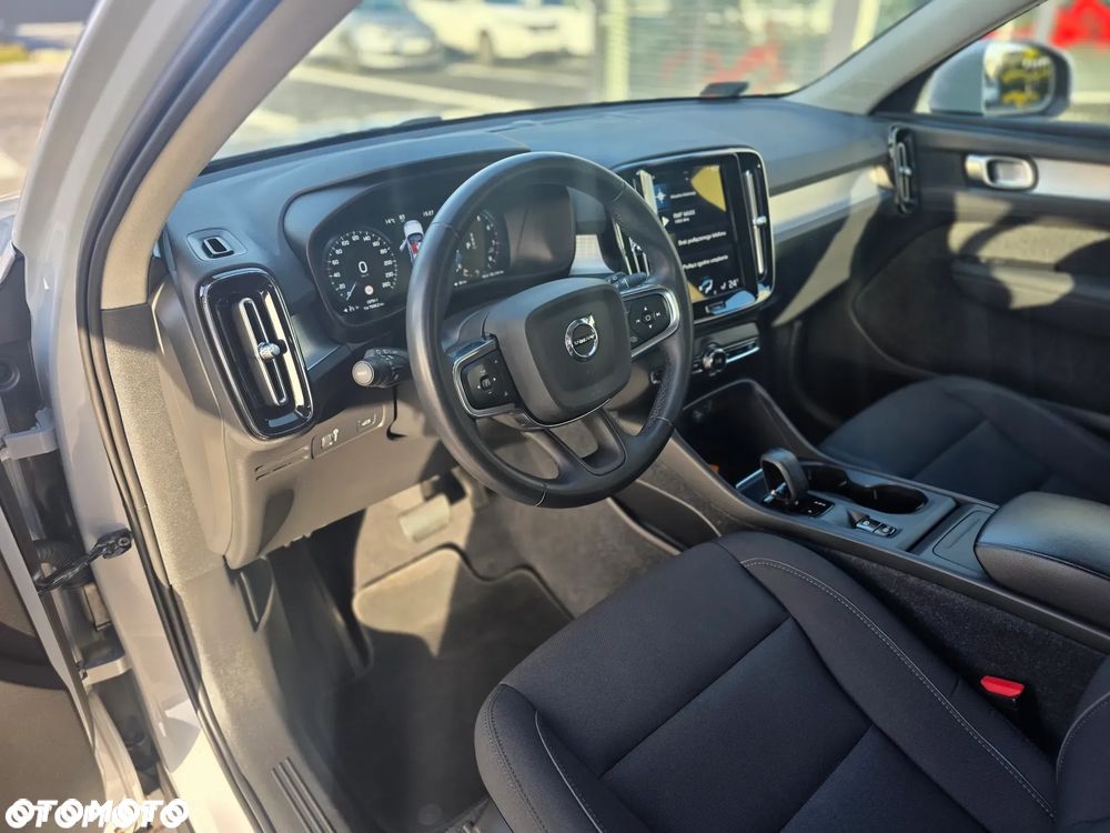 Volvo XC 40 T3 Momentum Pro - 23