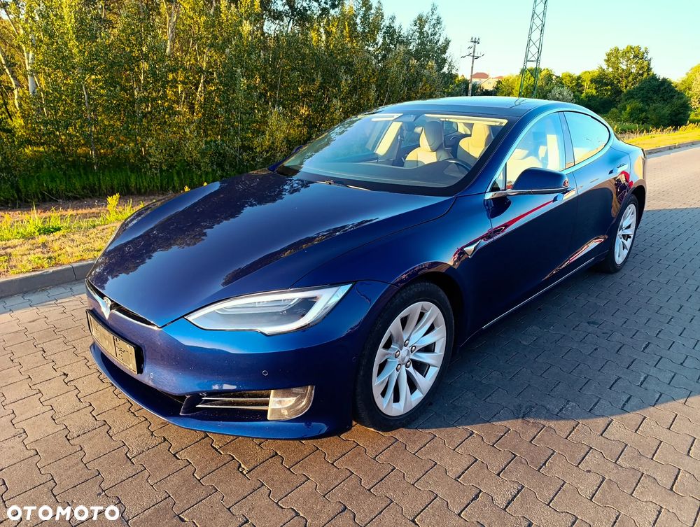 Tesla Model S - 24