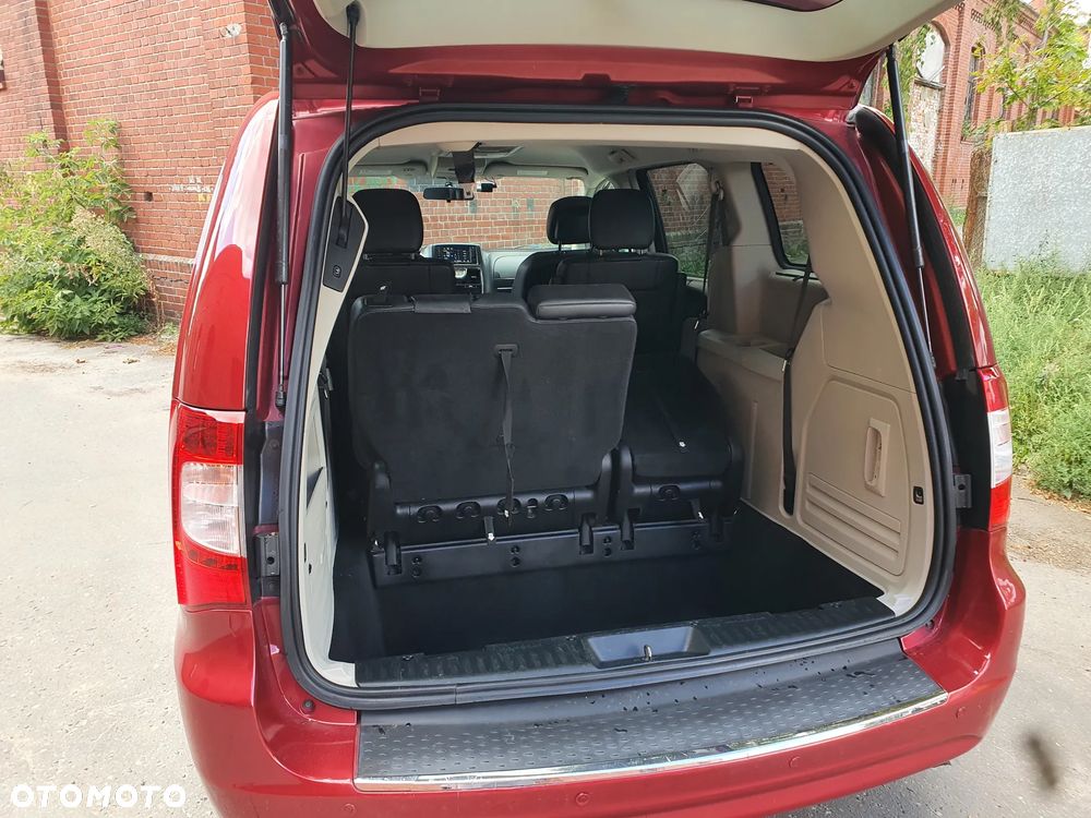 Chrysler Town & Country 3.6 Limited - 32