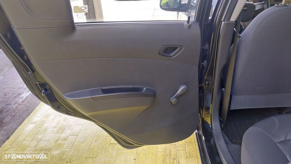 Chevrolet Spark 1.0 L Bi-Fuel - 12