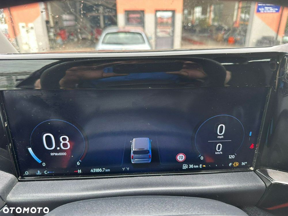 Ford Tourneo Custom - 19