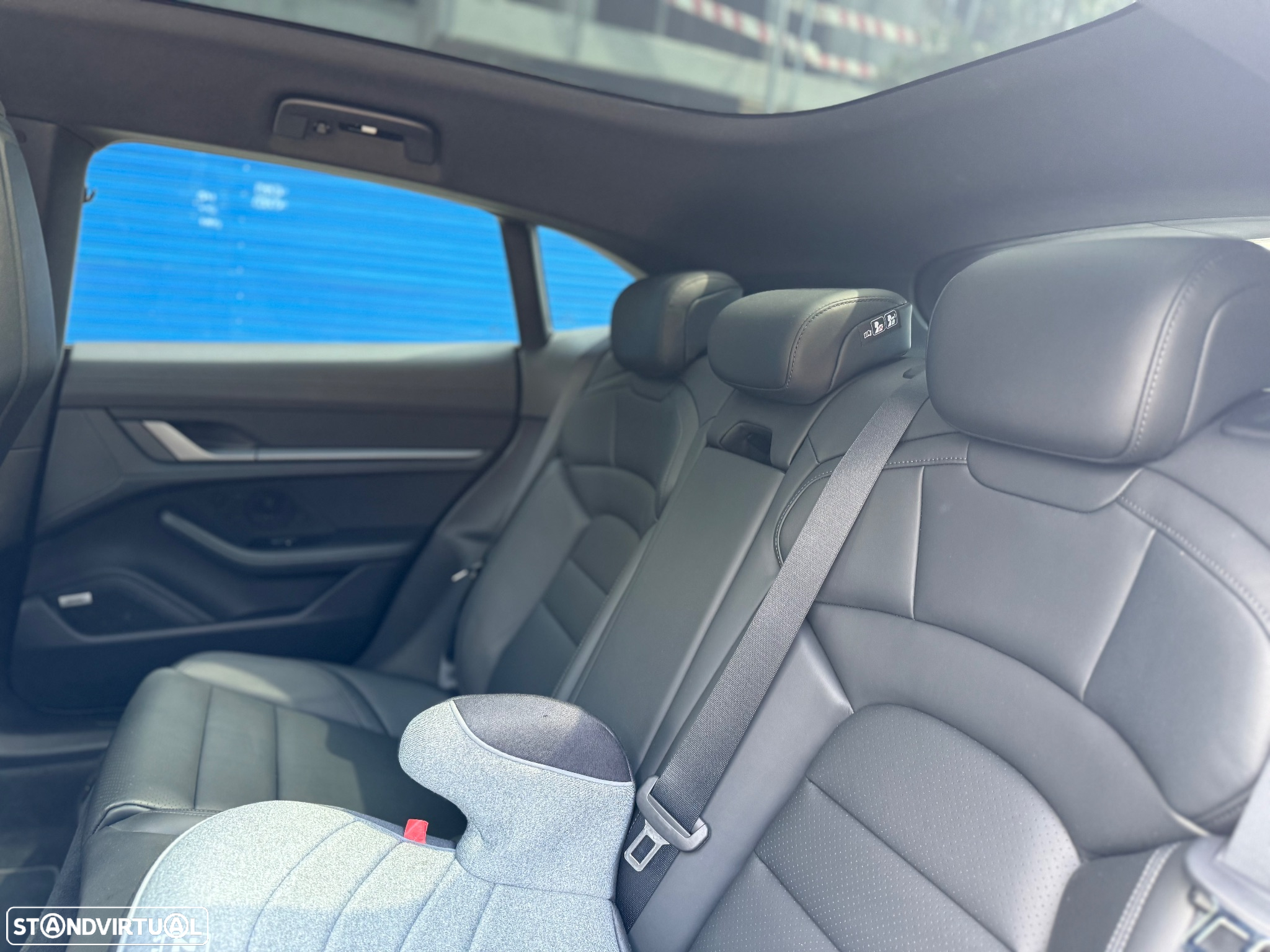 Porsche Taycan Cross Turismo 4 - 27