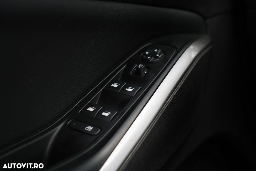 Opel Grandland 1.2 Turbo START/STOP AT8 Business Edition - 28