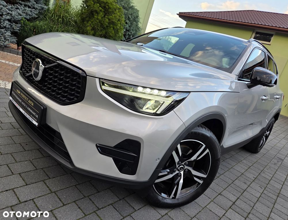 Volvo XC 40 B3 B DKG Plus Black Edition - 2