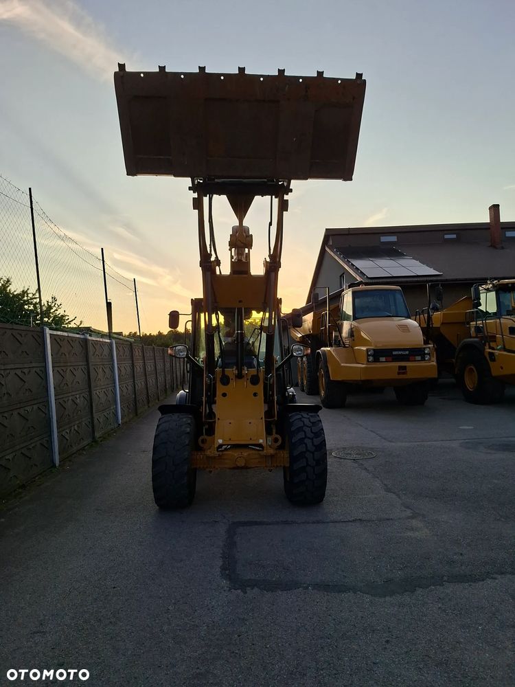Caterpillar CAT 906 M - 12