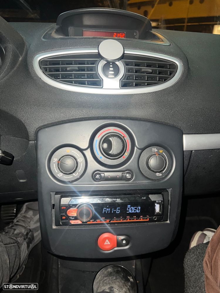 Renault Clio Sport Tourer - 9