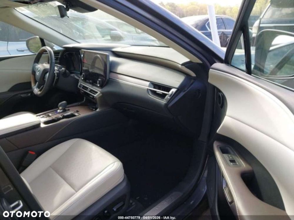 Lexus RX - 8