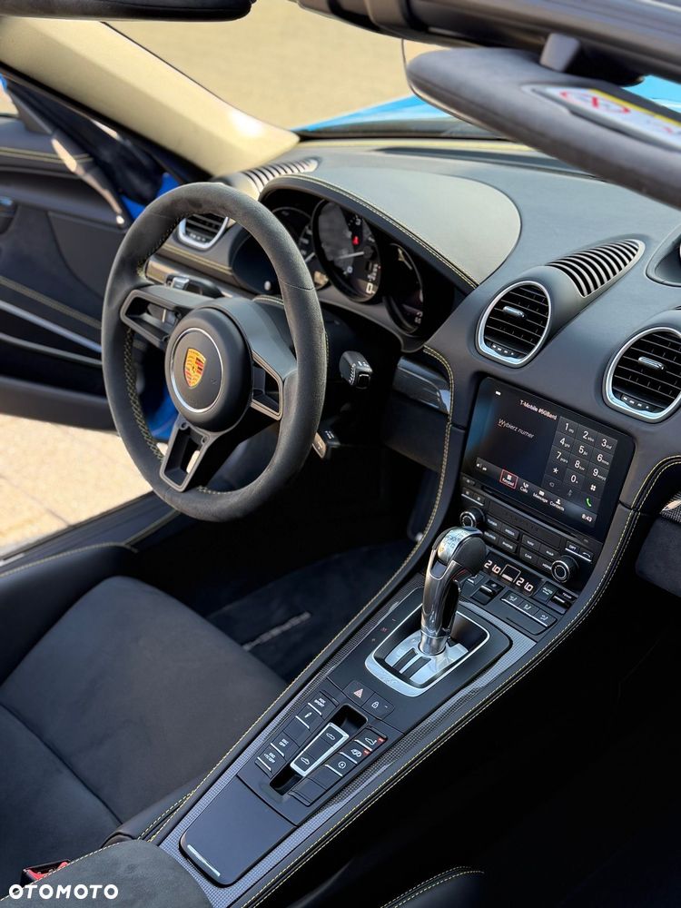 Porsche 718 Spyder - 11