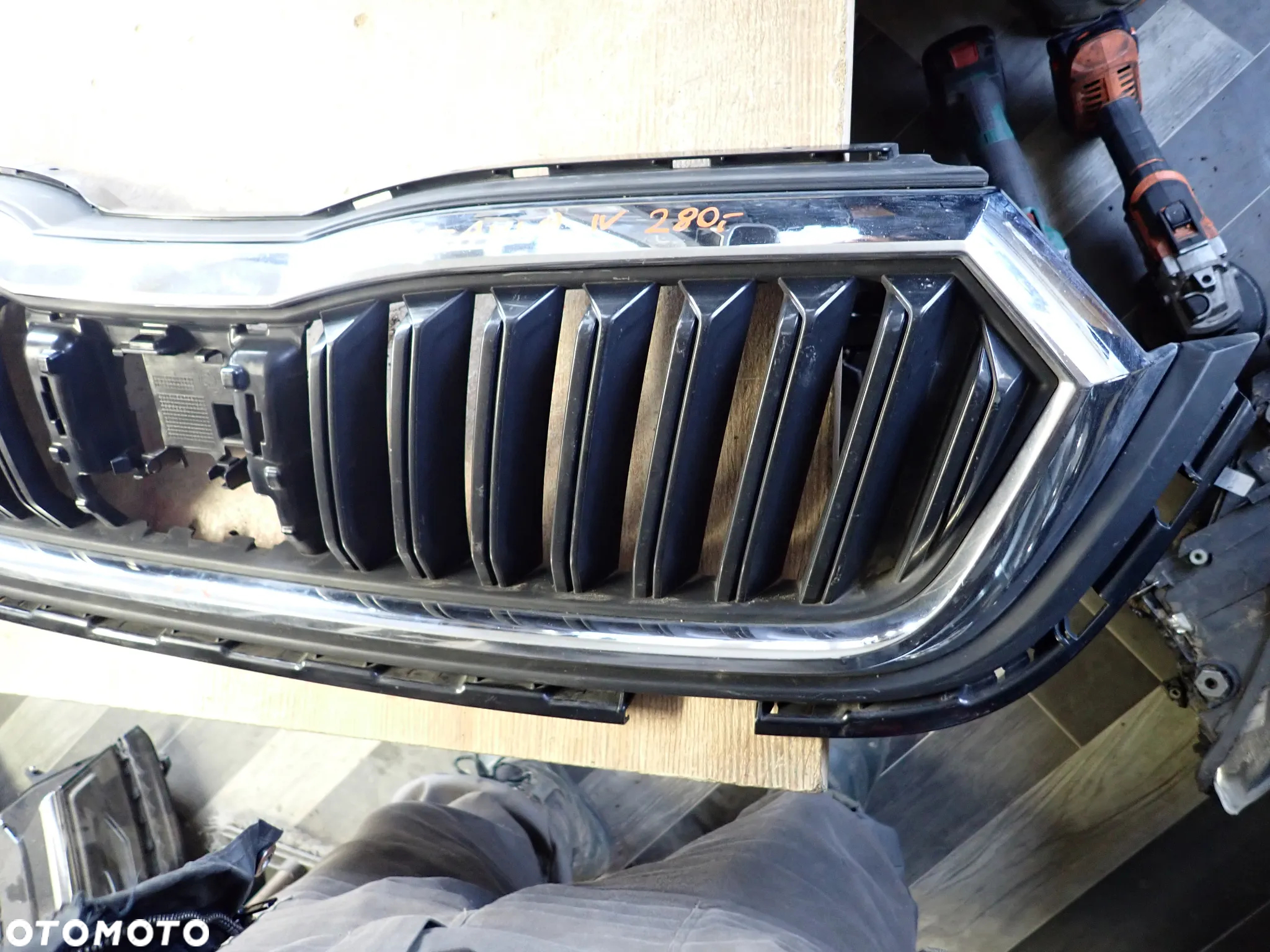 SKODA OCTAVIA IV GRILL ATRAPA - 3
