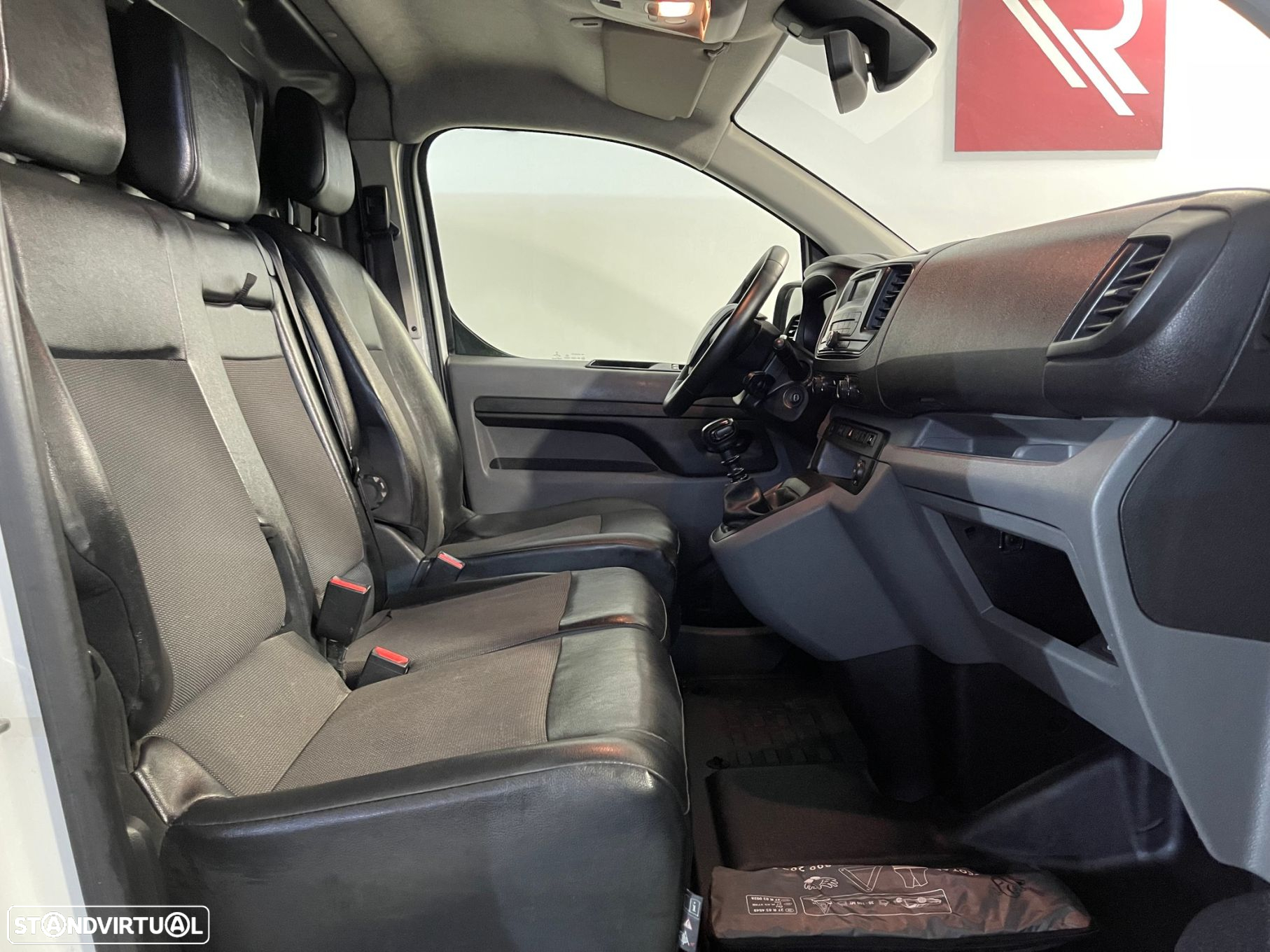 Peugeot Expert 2.0 BlueHDi L2H1 Premium Standard - 12
