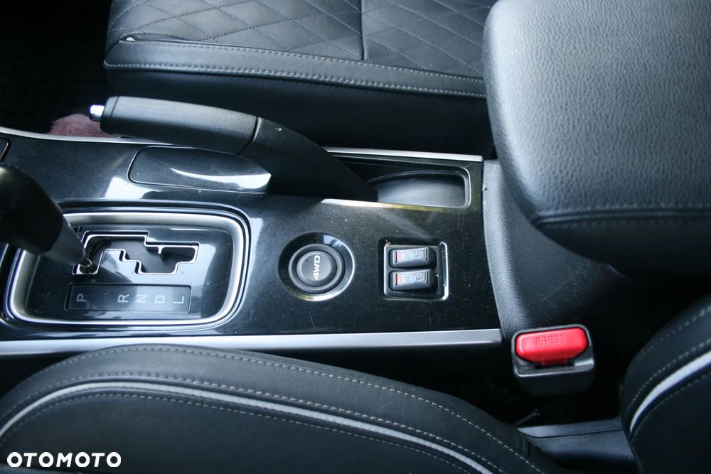 Mitsubishi Outlander 2.0 Intense + SDA 4WD CVT - 18