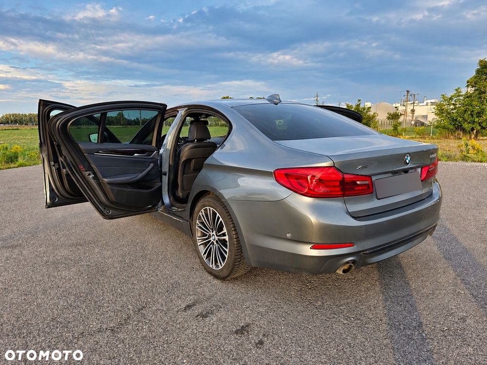 BMW Seria 5 530i GPF xDrive Sport Line sport - 8