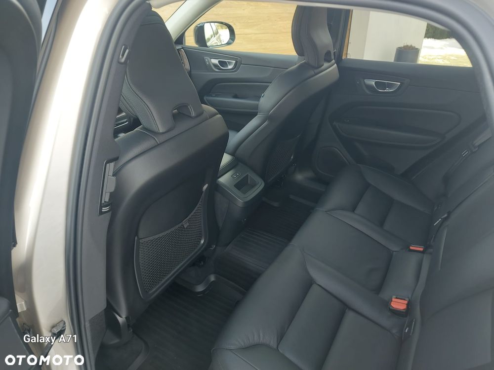 Volvo XC 60 B5 B AWD Plus Dark - 16