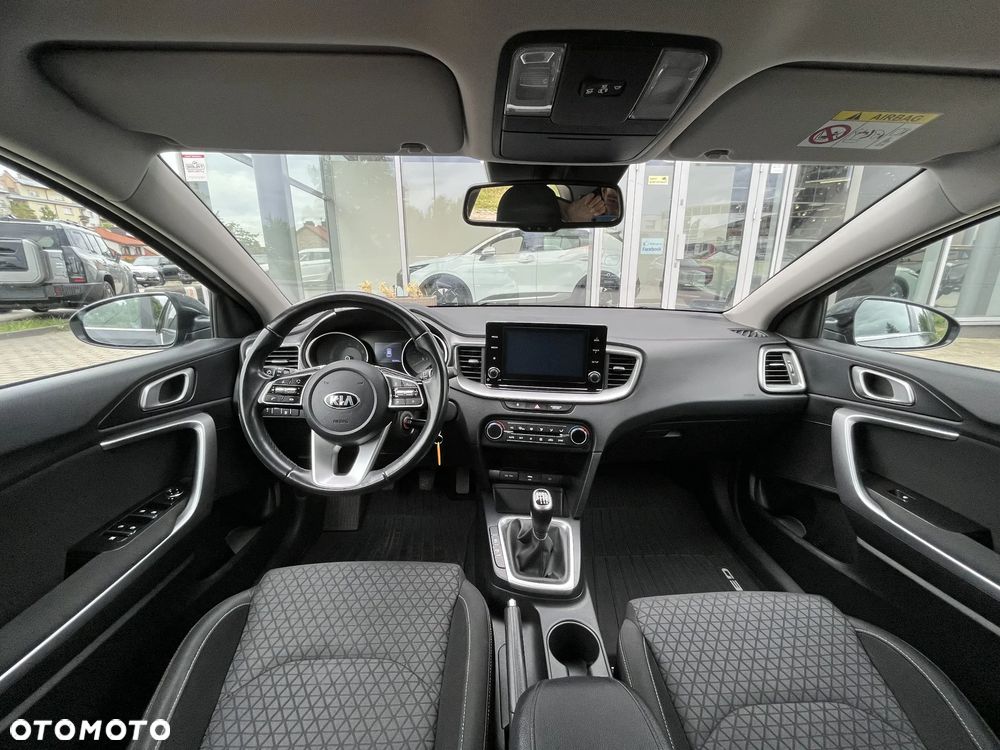 Kia Ceed 1.5 T-GDI M - 11