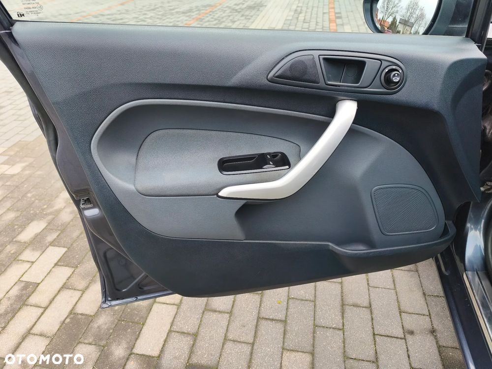 Ford Fiesta 1.25 Ghia - 15