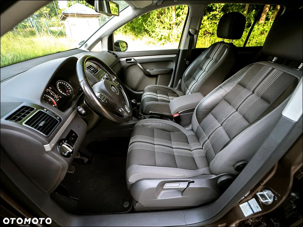 Volkswagen Touran - 18