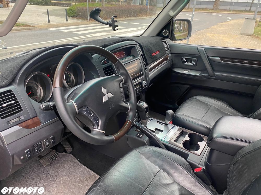 Mitsubishi Pajero - 12