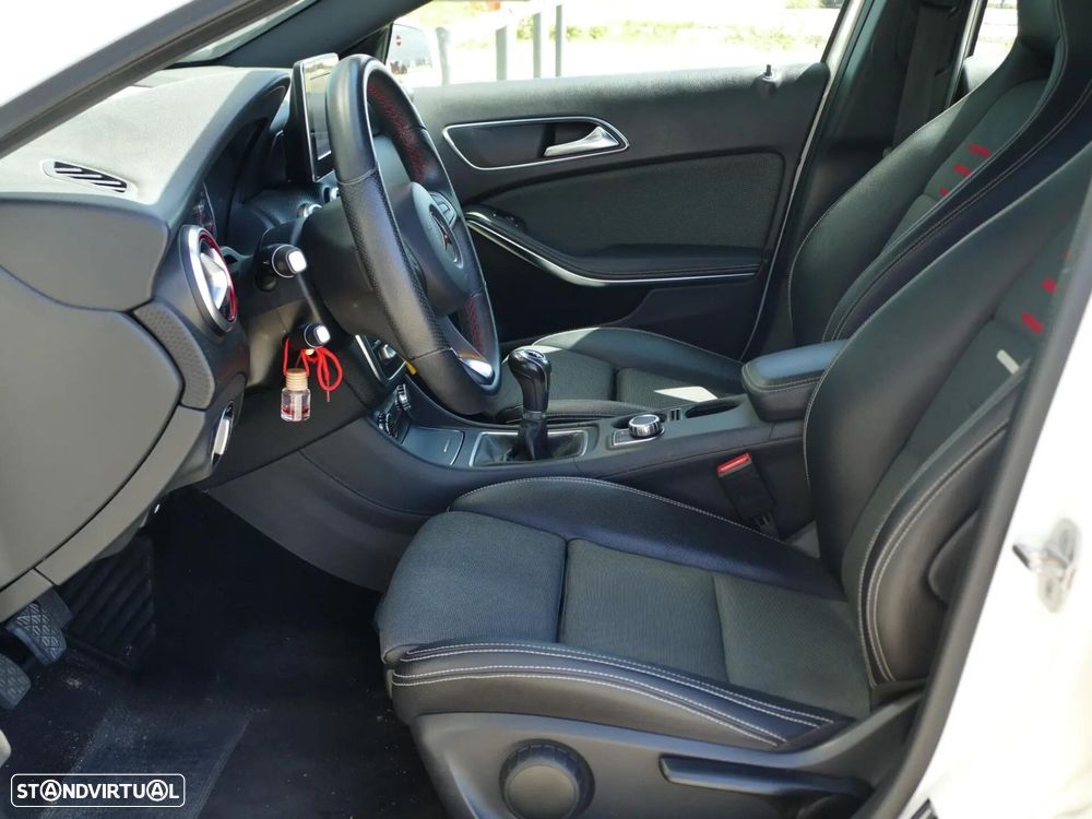 Mercedes-Benz A 180 d AMG Line - 27