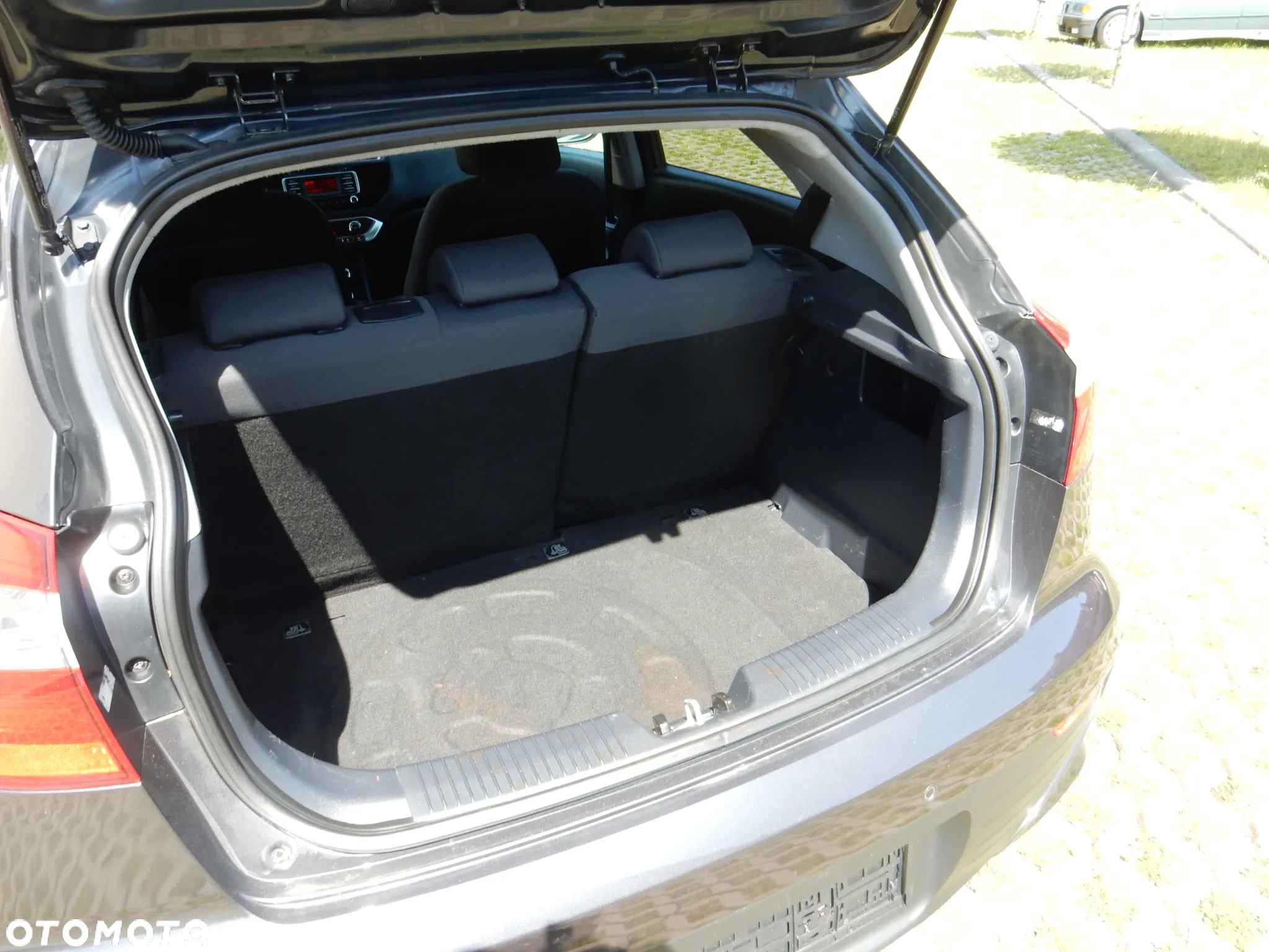 Kia Rio - 16