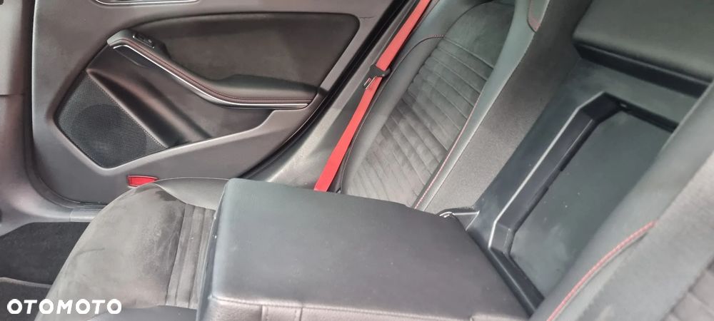 Mercedes-Benz CLA AMG 45 4Matic AMG Speedshift DCT 7G - 21