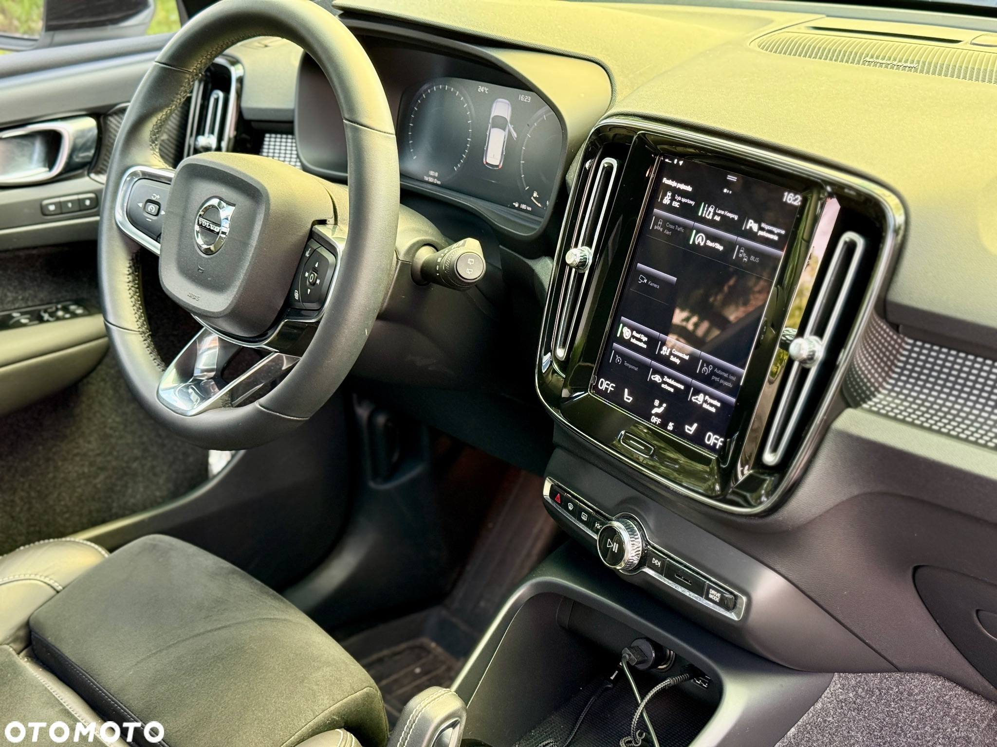 Volvo XC 40 T3 R-Design - 21