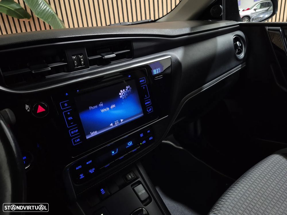 Toyota Auris 1.8 HSD Exclusive - 25